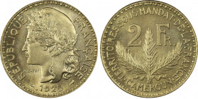 CAMEROUN
2 Francs, pré-série de Morlon poids lourd,Paris, 1925, Cu-al 10.35 g. Avers : RÉPUBLIQUE - FRANÇAISE / 1925 Marianne à gauche,
portant le bon...