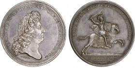 Louis XIV 1643-1715
Médaille en argent , 1672, ordre militaire de St. Lazare de Jérusalem, AG 45.7 g. 45 mm
Avers : LVDOVICVS MAGNVS REX CHRISTIANISSI...