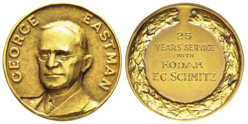 Médaille en or, George Eastman (fondateur de Kodak), AU 20 g. 625 ‰ 32 mm
Revers...