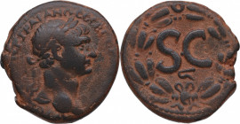 98-117 dC. Trajano. Antioquía. As. McAlee487. Ae. 14,21 g. Cabeza laureada de Trajano a la derecha /S C grande dentro de la corona, B debajo.  Siria, ...