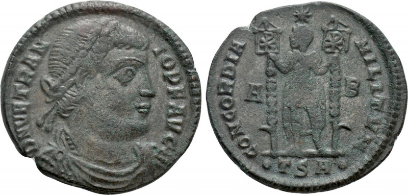 VETRANIO (350). Ae. Thessalonica. 

Obv: D N VETRANIO P F AVG. 
Laureate, dra...