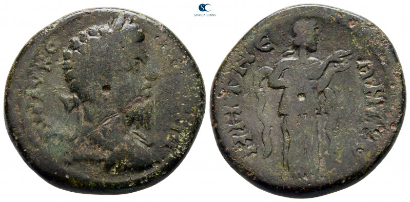 Bithynia. Nikomedia. Commodus AD 180-192. 
Bronze Æ

27 mm, 13,51 g



fi...