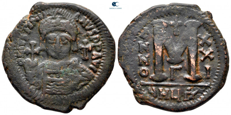 Justinian I AD 527-565. Theoupolis (Antioch)
Follis Æ

36 mm, 20,21 g



...