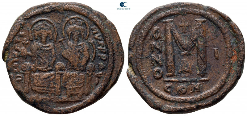 Justin II and Sophia AD 565-578. Constantinople
Follis or 40 Nummi Æ

31 mm, ...