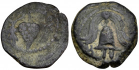 JUDAEA, Herodians. Herod II Archelaus, 4 BCE-6 CE. Prutah (Bronze, 17 mm, 2.57 g, 5 h), Jerusalem. HPΔOY Grape bunch on vine with small leaf. Rev. EΘN...