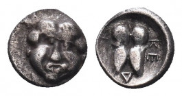 CILICIA, Kelenderis. 3rd century BC. AR Obol (8mm, 0.50 g, 9h). Facing gorgoneion / Astralagos. SNG France 79.

Weight: 0,50gr
Diameter: 5 mm