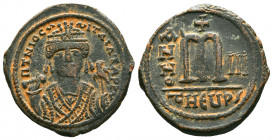 Mauricius Tiberius (582-602 AD). AE Follis.

Weight:12,34 gr
Diameter:30 mm