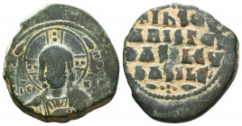 BYZANTINE EMPIRE. 9th - 11th Century. AE Anonymous Follis.
Facing bust of Christ / Legend..

Weight: 13,58 gr
Diameter:29 mm