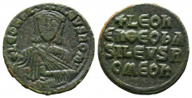 Leo VI (886-912 AD). AE Follis .

Weight: 7,5 gr
Diameter: 26mm