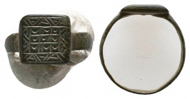 Large Bronze Crusaders Ring with a decoration on bezel , Circa 11th - 12th Century AD.

Weight: 2.1 gr
Diameter: 18 mm