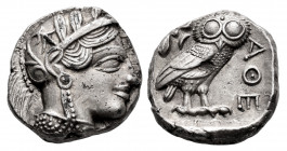 Attica. Athens. Tetradrachm. 450 BC. (Gc-2526). (Sng Cop-31). Anv.: Head of Athena right, wearing crested Attic helmet ornamented with three olive lea...