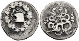 Mysia. Advamiteum. Cistophorus. 133-67 BC. (Cy-2432). Anv.: Mystical basket with ivy wreath. Rev.: Bow with two snakes, above AM. Ag. 11,35 g. Dirt. F...