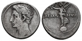 Augustus. Denarius. 31-30 BC. Rome. (Ffc-48). (Ric-I 254b). (Bmcre-603). (Rsc-64). Anv.: Bare head to left. Rev.: Victory standing to left on globe, h...