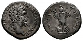 Septimius Severus. Denarius. 194-195 AD. Laodicea. (Ric-389 Emesa). (Bmc-365). Anv.: IMP CAE L SEP SEV PERT AVG COS II Laureate head to right. Rev.: I...