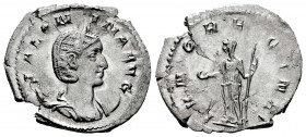Salonina. Antoninianus. 257-258 AD. Rome. (Ric-29). Anv.: SALONINA AVG, draped bust set on crescent right. Rev.: IVNO REGINA, Juno standing left, hold...