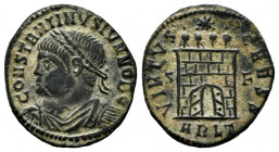 Constantinus II. Follis. 327 AD. Arelate. (Ric-315). Anv.: CONSTANTINVS IVN NOB C, laureate, draped and cuirassed bust left. Rev.: VIRTVS CAESS, camp ...