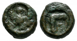 Heraclius. 3 Nummi. 610-641 AD. Alexandria. (Sear-865A). (Mib-213). Anv.: Eagle with curved wings and wreath on its beak. Rev.: Large Γ . Ae. 1,95 g. ...
