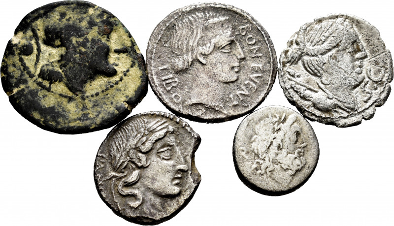 Lot of 5 coins of the Roman Republic. Denarius, Quinar and Ae Uncia. Different f...