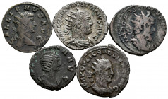 Lot of 5 coins from the Roman Empire. Antoninianus de Gallienus, Posthumous, Salonina and Valerianus I; all with different reverses. Ve-Ae. TO EXAMINE...