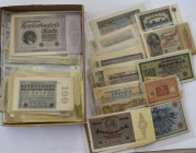 Deutschland - Deutsches Reich bis 1945: Eine Schachtel mit über 500 Geldscheinen. Sehr viele Inflationsschein in TOP UNC-Erhaltung, dabei auch Aktien-...