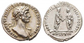 Hadrianus 117-138
Denarius, Rome, 117, AG 3.38 g.
Avers : IMP CAES TRAIAN HADRIAN OPT AVG GER DAC Buste lauré d'Hadrien à droite, drapé sur l'épaule...