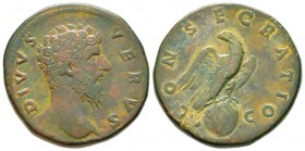 Lvcius Verus pour Divus Verus
Sestertius, Rome, 169, AE 23.11g.
Avers : DIVVS VERVS buste nu de Lucius Vérus à droite
Revers : CONSECRATIO SC Aigle...