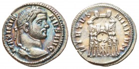 Maximianus Hercules 286-310
Denarius, Rome, 294, AG 3.02 g.
Avers : MAXIMIANVS AVG Tête laurée de Maximien à droite.
Revers : VIRTVS MILITVM Les Té...