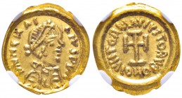 Lombards, Tremissis au nom et au type de Eraclius, Tuscia ou Ravenne?, 610-641, AU 1.5 g.
Avers : D N HERACLIVS P P A Buste diadémé et cuirassé à dro...