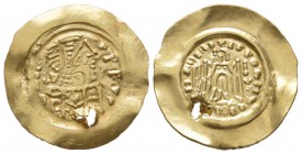 Lombards, Tremissis au nom et au type de Mauricius Tiberius, Lombardie, VIIe siècle, AU (or pâle) 1.27 g. 
Avers : Buste diadémé à droite.
Revers : ...