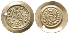 Lombards, Cunipertus 686-700
Tremissis, Pavia, 686-700, AU (or pâle) 1.28 g.
Avers : DN CVNINCPERT Buste diadémé à droite, dans le champ à gauche le...