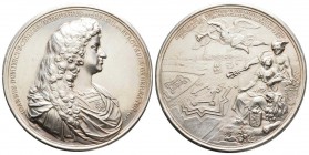 Espagne, Carlos II 1665-1700
Médaille en argent, ND 1675, AG 152 g. 75 mm
Avers : IOANNES DOMINICVS COMES MONTEREGIVS ETC BELG II ET BURGUNDIAE GUBE...