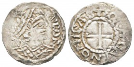 Carolingiens, Robert Ier Marquis de Neustrie 888-923
Denier au portrait, Tours et Chinon, vers 920, AG 1.45 g. 
Avers : TVRON Buste diadémé à droite...
