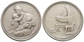 France, Troisième République 1870-1940    
Plaque en argent par Nocq Henry, Paris, 1901, AG 64 g. 52 mm poinçon ARGENT Corne d'abondance.
Avers : HÆ...