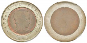IIIème République, Essai uniface d'avers bi-métallique de 25 Francs Bazor, Paris, 1935, AG 950‰ , Cu-Al cuivré  11.2 g.
Ref :  Taill 219.11
Conserva...