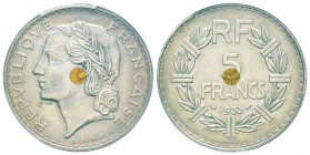 IIIème République, Essai bimétallique de 5 Francs Lavrillier, Paris, 1933, Ni/Cu-Al 11.9 g. 
Ref :  Taill.141.5, Maz.2563 var
Conservation : PCGS SP...