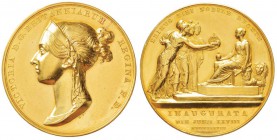 Grande Bretagne, Victoria I 1837-1901    
Médaille en or, Couronnement, 1838, par B. Pistrucci, AU 31.4 g. 35 mm
Avers : VICTORIA D.G. BRITANNIARUM ...