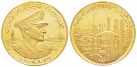 Iran, Muhammad Reza Pahlavi Shah SH 1320-1358 (1941-1979)
Médaille en or, SH1352 (1973), AU 99.56 g. 900‰ 60 mm
Avers : Buste en uniforme du Shah de...