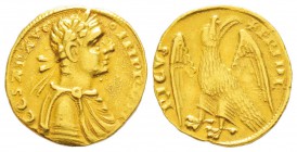 Messina, Federico II di Svevia, 1220-1250
Augustale, AU 5.33 g.                
Avers : CAESAR AVG IMP ROM. Buste drapé, cuirassé et lauré de Frédér...