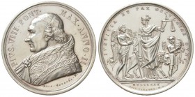 Pius VIII 1829-1830
Médaille, 1830, par Cerbara AG 32 g. 44mm
Avers : PIVS VIII PONT MAX ANNO II
Revers : IVSTITIA ET PAX OSCVLATA SVNT MDCCCXXX 
...