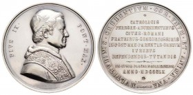 Pius IX 1846-1878   
Médaille extraordinaire, Pâques à Rome, ANX IV, 1860, par B. Zaccagnini, AG 100 g. 58 mm
Avers : PIVS IX PONT MAX
Revers : CAT...