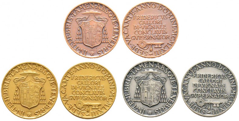 Sede vacante 1963  
Série de 3 médailles, 1963, Roma, AU 21.96 g. 750‰, AG 16.2...