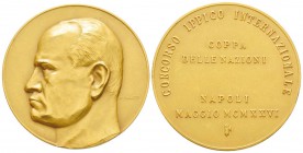 Vittorio Emanuele III 1900-1943
Médaille en or, Napoli, 1926, par P.Tailetti, AU 75 g.  917‰ 49mm
Avers : Tête de Mussolini à gauche, en bas P. TAIL...