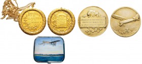 Switzerland, Lot de deux médailles offertes à François Durafour pionnier de l’aviation européenne.
Médaille en or 22.6 g. 40mm 750‰ offerte par le pr...
