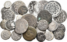 Antike: Interessantes Konvolut von insgesamt 26 antiker Münzen. Enthalten sind meist griechische und orientalische Silbermünzen aus Persien.
 [differ...