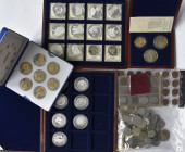 Alle Welt: Kleines Lot diverser Münzen und Medaillen, dabei ”Kiloware” (auch Silber und Nominale gesichtet) sowie ECU/Euromedaillen, teilweise aus Sil...