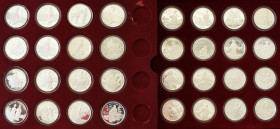 China - Volksrepublik: Rote Gesamt-Kassette mit 32 Silbergedenkmünzen zu 5 Yuan 1983-1991. Dabei die Erste Serie Terrakotta Armee mit 4 x 5 Yuan 1984 ...