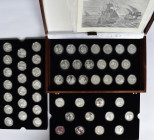 Cook Inseln: Serie 500 Years of America 1492-1992 / 500 Jahre Amerika. 52 Silbermünzen (925/1000 Silber) zu je 50 Dollars der Jahre 1989 bis ins Jahr ...