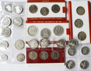 Polen: Kleines Lot polnischer Münzen, dabei 5 Silbermünzen aus den 30er , 12 Gedenkmünzen der 70er und 4 Präsentationsetuis mit je 3 Münzen teils mit ...