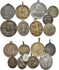 Medaillen - Religion: Hübsches Konvolut von 18 religiösen Medaillen, meist 19. Jahrhundert, in unterschiedlichen Erhaltungen.
 [differenzbesteuert]
