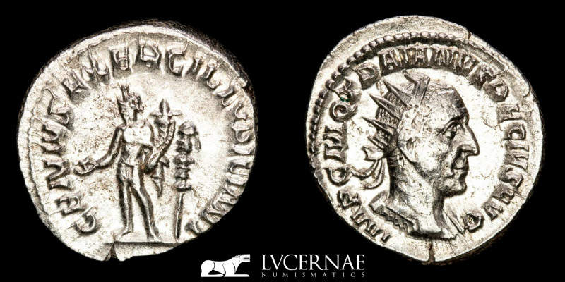 Roman Empire - Trajan Decius (249-251 A.D.)
Silver antoninianus, (4.15 g, 23 mm)...